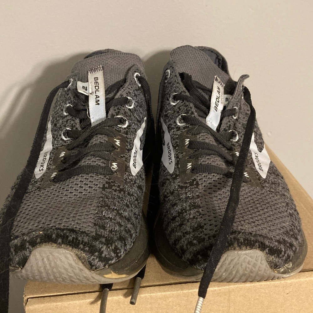 Brooks Bedlam 2 Gray and Black Athletic Shoes